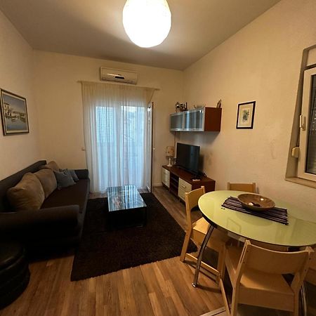 Leona Apartment โตรกีร์ ภายนอก รูปภาพ