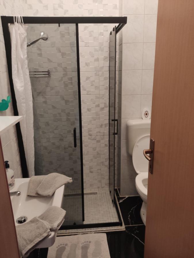 Leona Apartment โตรกีร์ ภายนอก รูปภาพ