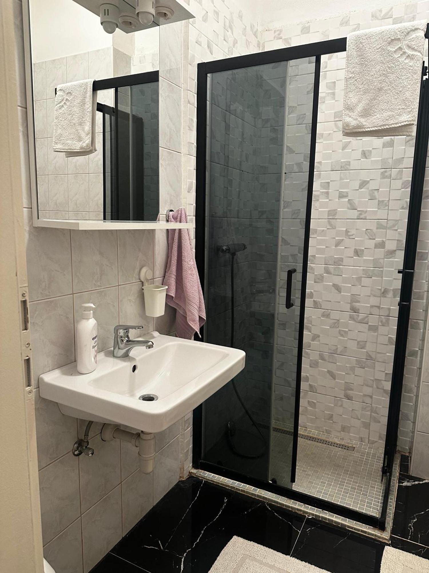 Leona Apartment โตรกีร์ ภายนอก รูปภาพ